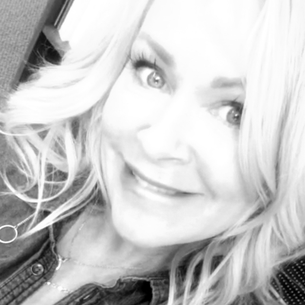 Meet your Posher, Lorie